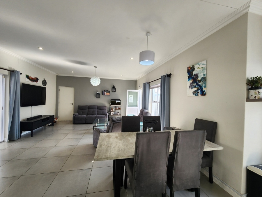 3 Bedroom Property for Sale in Sunningdale Western Cape